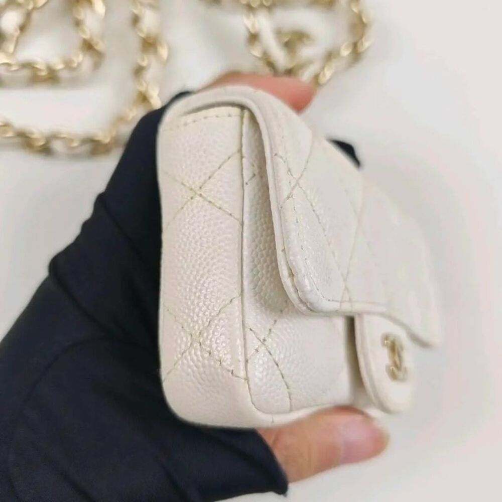 Chanel Women Pre-Loved Bag Very Good Condition - Picture 3 of 9